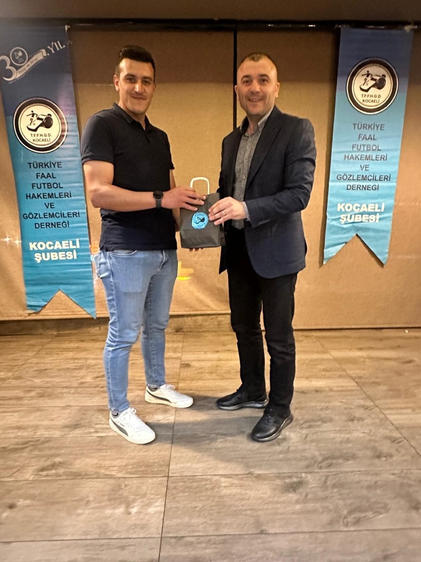 Artık onlar il hakemi - Resim : 2