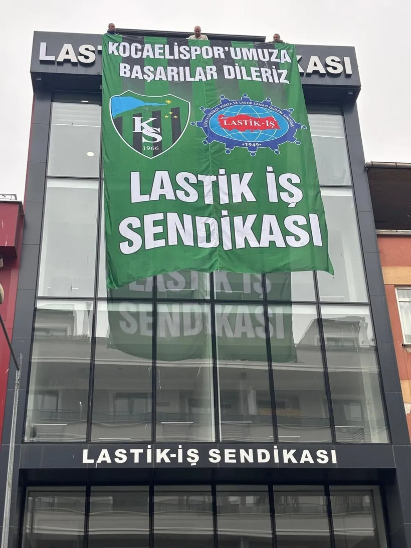 Lastik İş’ten dev Kocaelispor bayrağı! - Resim : 1