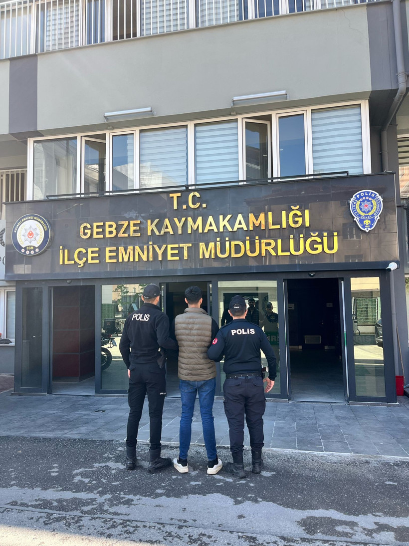 Aranan iki hırsız cezaevine gönderildi - Resim : 1