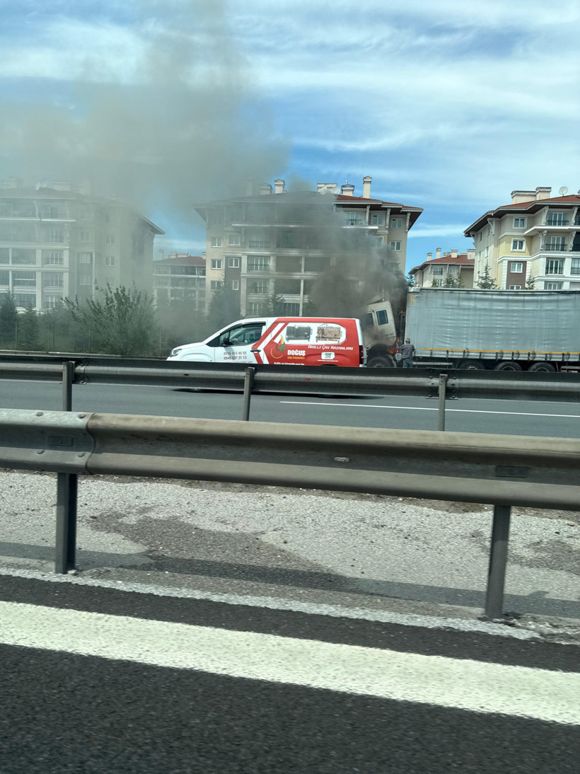 Anadolu Otoyolu'nda korkutan yangın! Aniden alev aldı! - Resim : 1