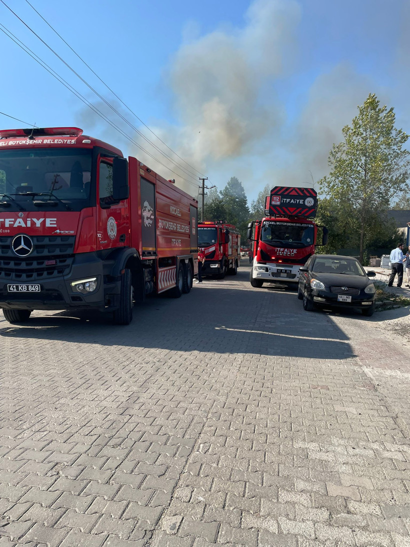 Kocaeli'de korkutan yangın! Samanlıkta başladı... - Resim : 1