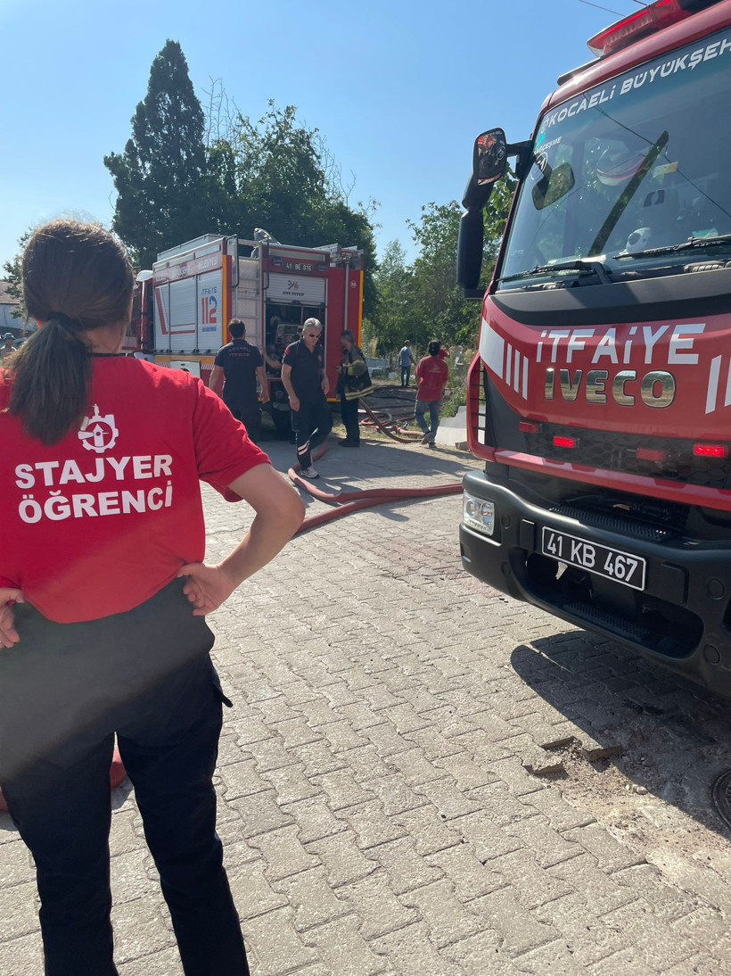 Kocaeli'de korkutan yangın! Samanlıkta başladı... - Resim : 2