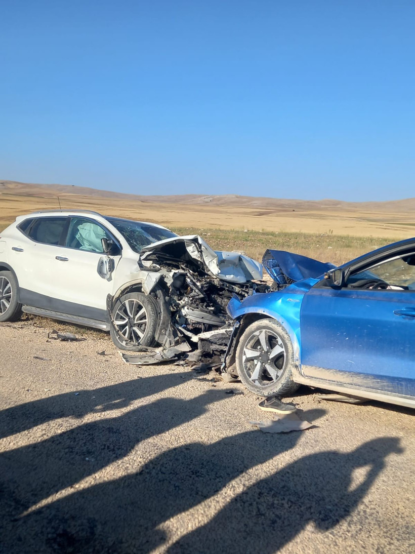 İki otomobil kafa kafaya çarpıştı: 1 ölü, 1 yaralı! - Resim : 1