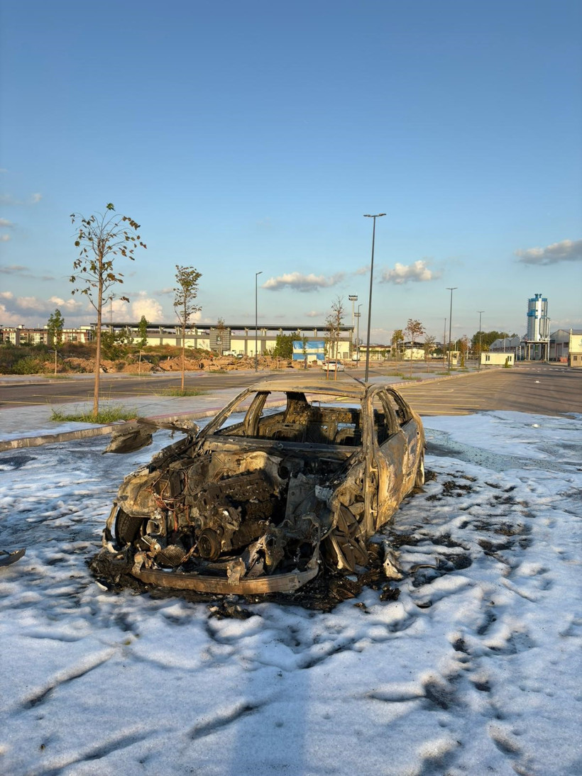Aracını gümrükten geçiremeyince yaktı - Resim : 1