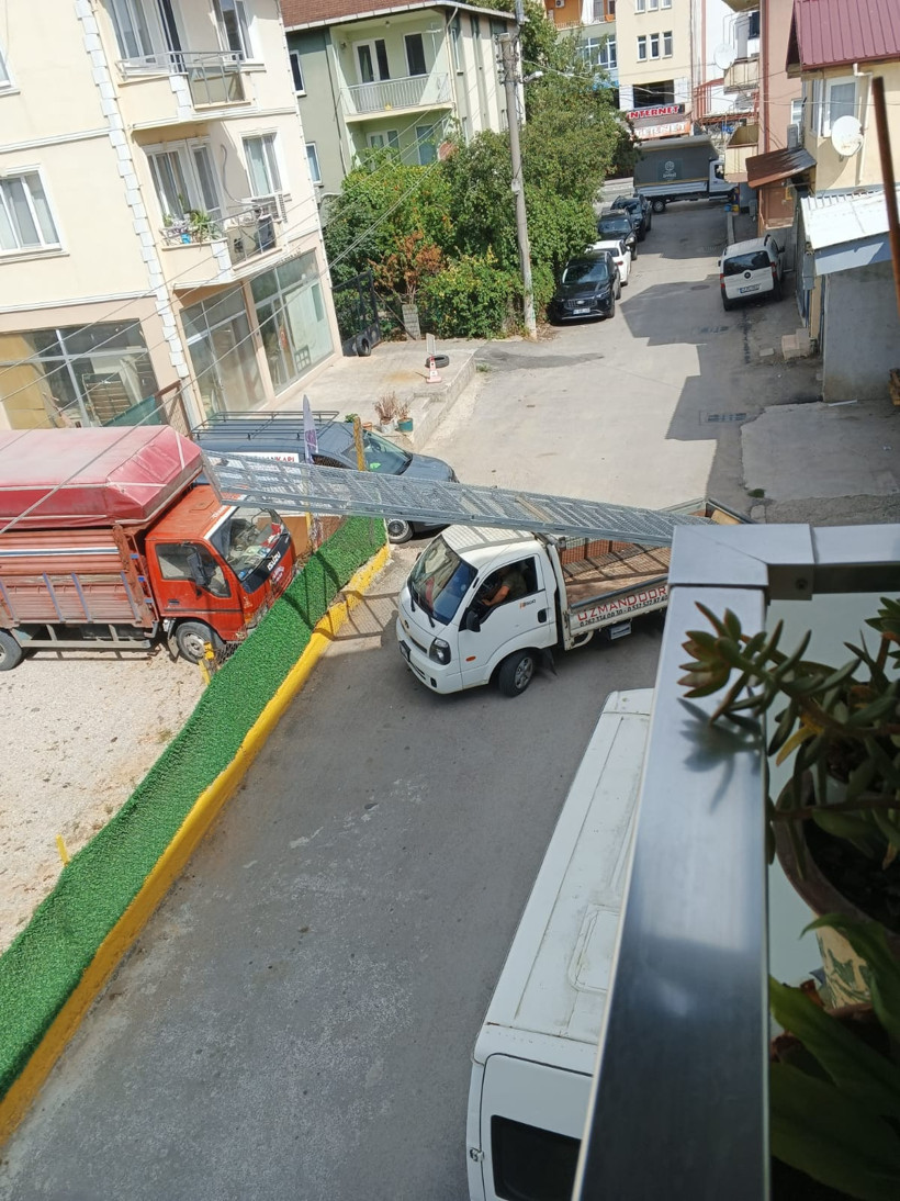 Mahalle sakinleri bu araçtan şikayetçi! Yetkililerden çözüm bekliyorlar... - Resim : 1