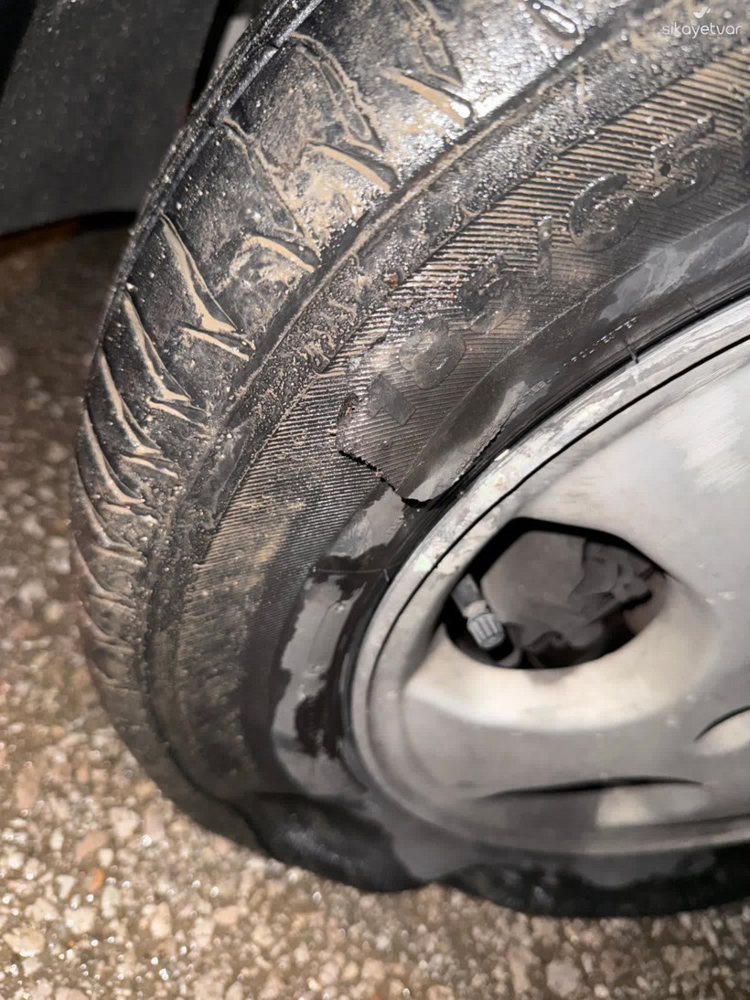 Gölcük’te yol çalışması sonrası düzeltilmeyen yol iki tekerleği parçaladı! - Resim : 3