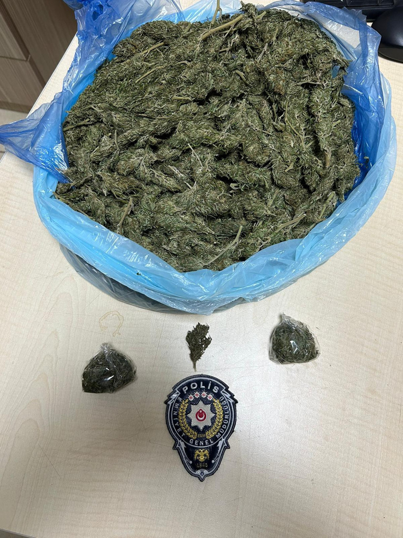 Araçta uyuşturucularla yakalandılar! - Resim : 2