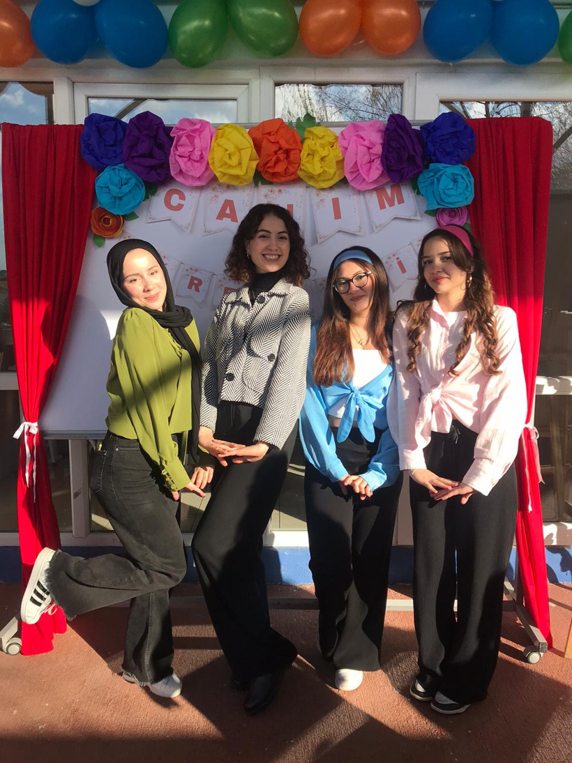 Gölcük Metin Çelik Eğitim Kurumları'nda coşkulu Öğretmenler Günü kutlaması - Resim : 7