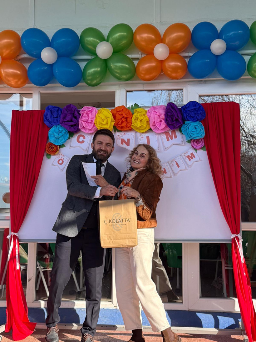 Gölcük Metin Çelik Eğitim Kurumları'nda coşkulu Öğretmenler Günü kutlaması - Resim : 1