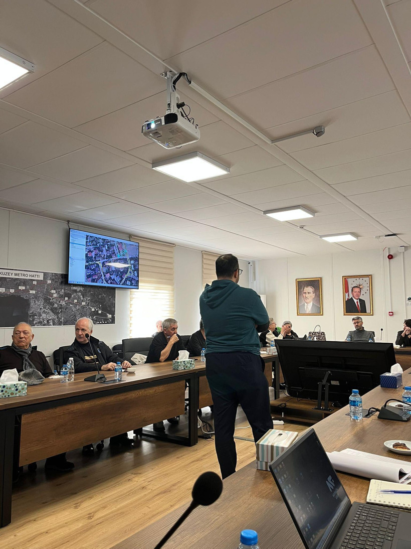 Firma yetkilileri ile toplantı; Gebze'de yıkılan apartman sonrası İzmit’te metro endişesi! - Resim : 2