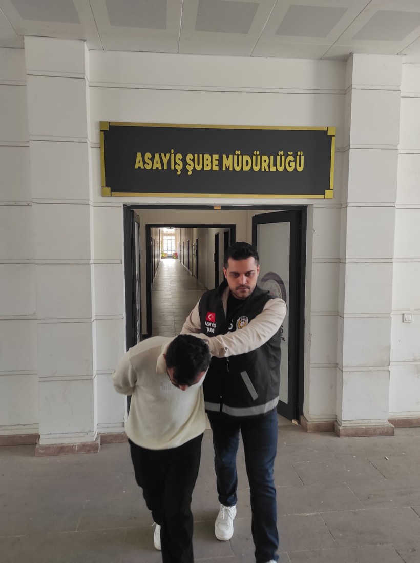 Sahte polisler 1 milyon lira dolandırdı! - Resim : 1
