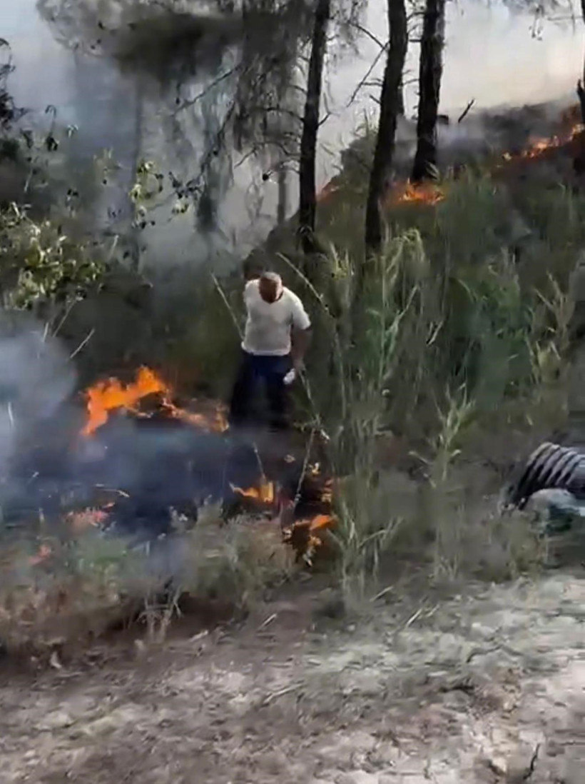 Alevlere elindeki pet şişeyle direndi! - Resim : 2