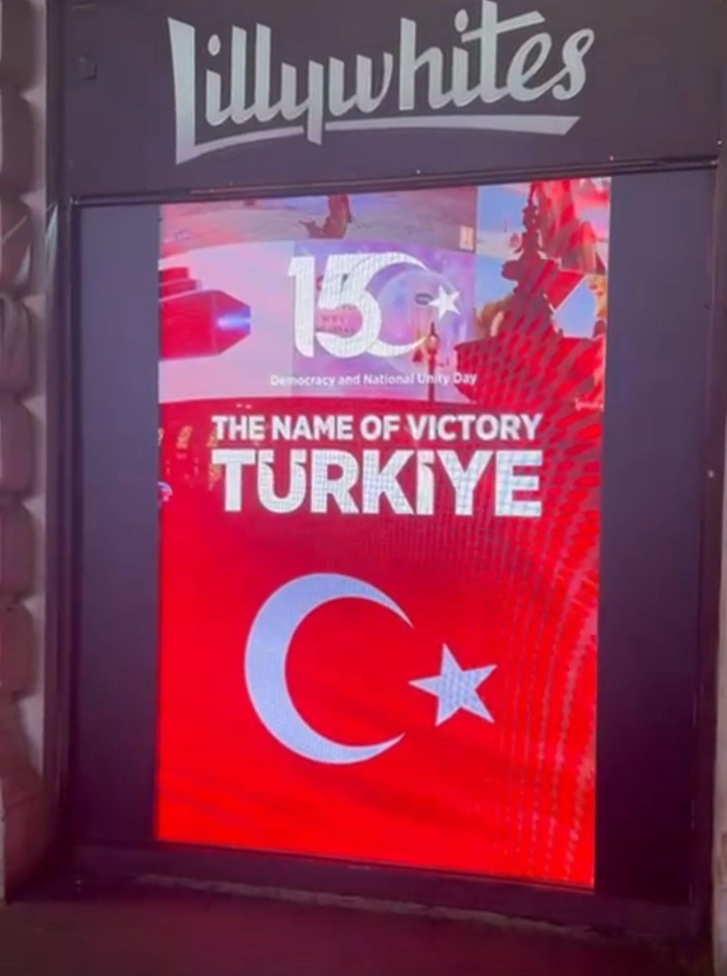 İngiltere’de 15 Temmuz afişleri - Resim : 1