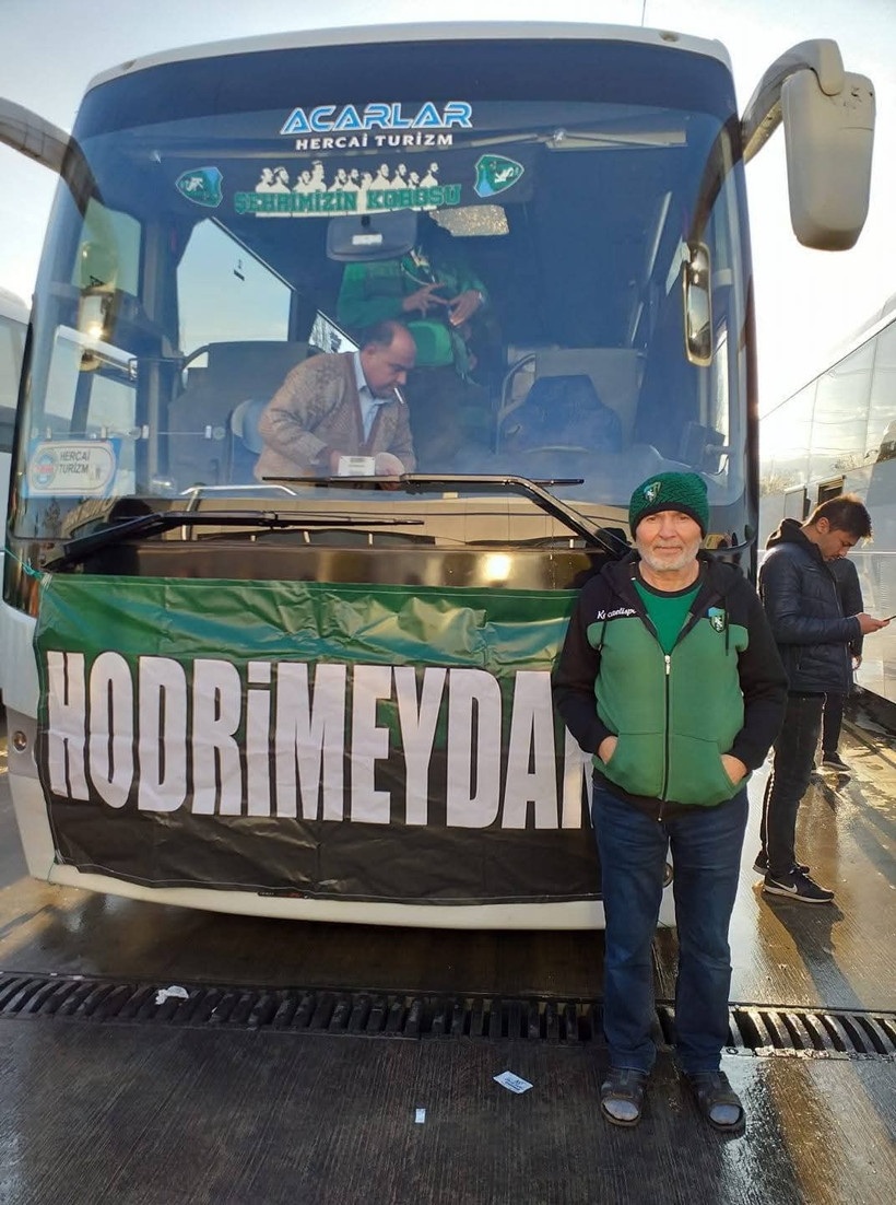 Can Dede 22 saatlik deplasmana otobüsle gitti! - Resim : 2
