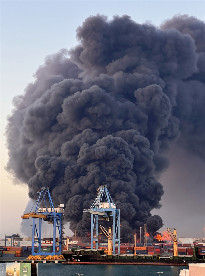 Port Sudan Limanında patlama ve yangınlar meydana geldi - Resim : 2