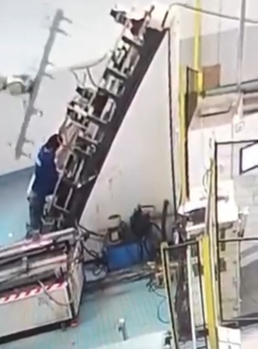 Feci iş kazası: Arızalı makine, işçinin sırtına saplandı - Resim : 3