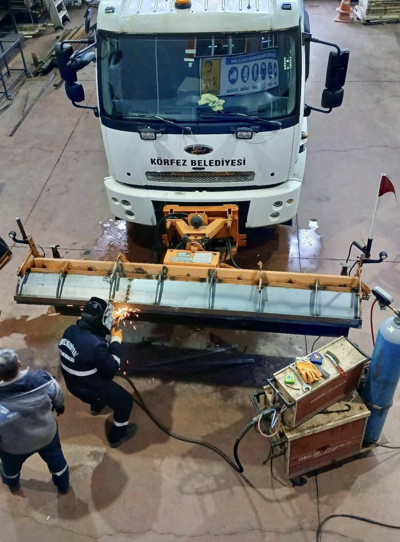 Körfez'de karla mücadelede büyük özveri - Resim : 1