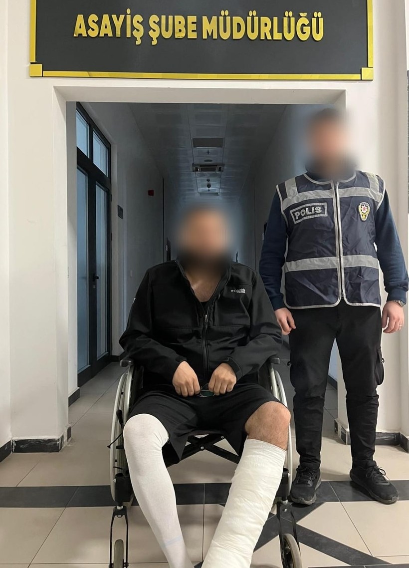 Kesinleşmiş hapis cezası bulunan firari hükümlü yakalandı - Resim : 1