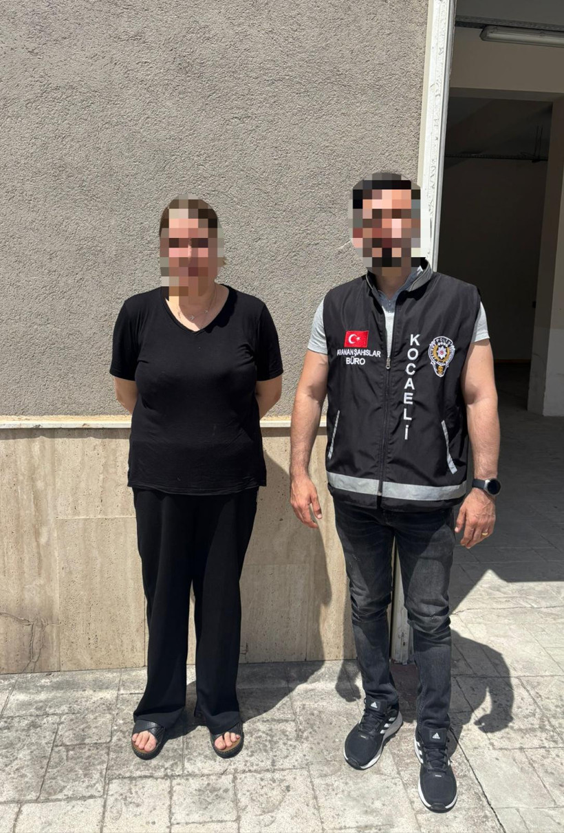 Aranan iki kadın hırsız yakalandı - Resim : 1