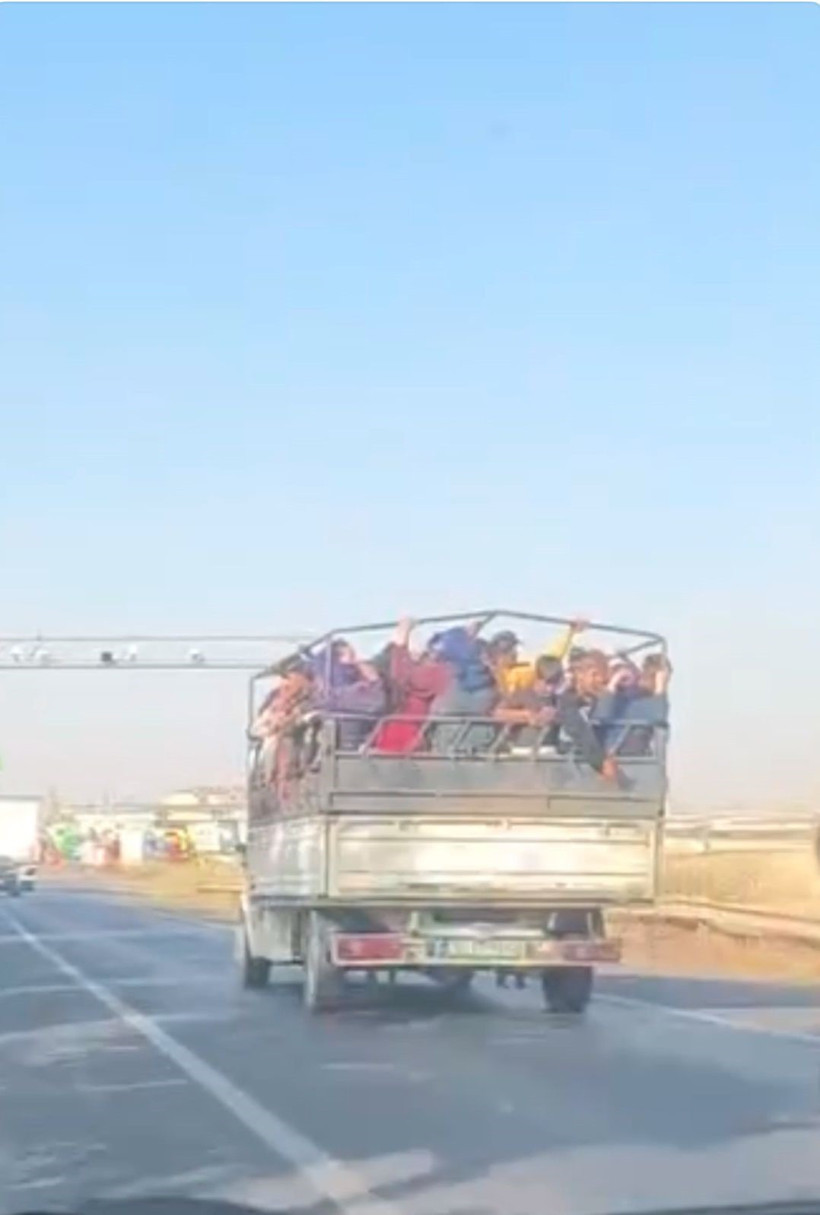 Mevsimlik işçilerin tehlikeli yolculuğu kameraya yansıdı! - Resim : 2