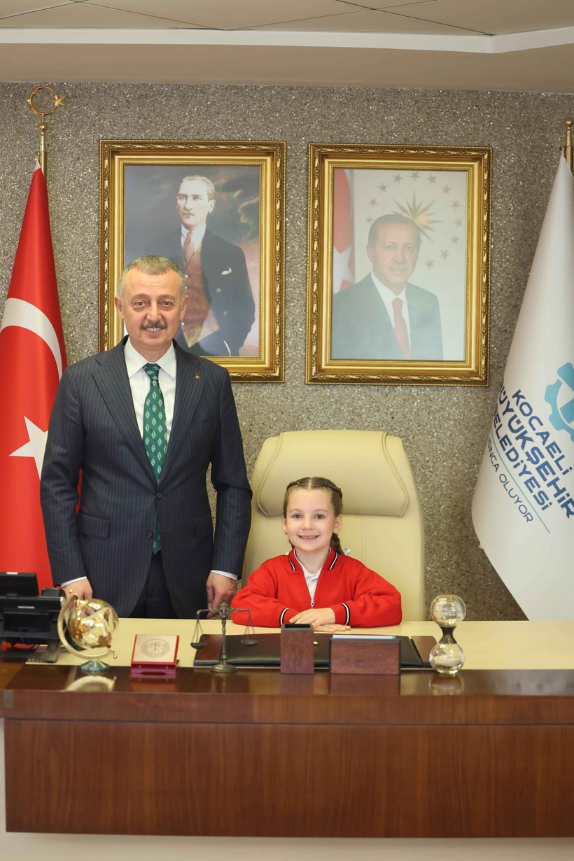 Tahir Büyükakın geleneği bozmadı: Çocuk Bayramı’nda başkan Damla oldu - Resim : 1