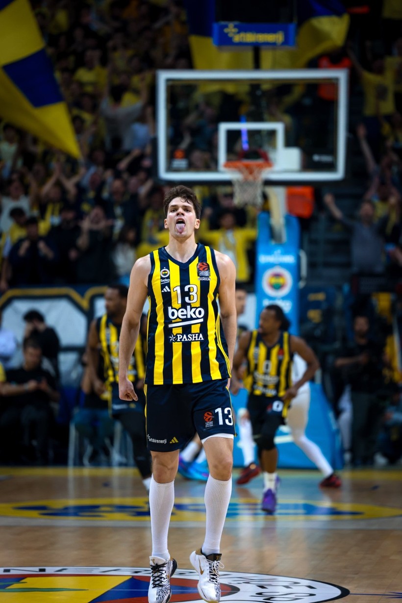 Fenerbahçe, Paris'i mat etti... Final Four'a son 1! - Resim : 1