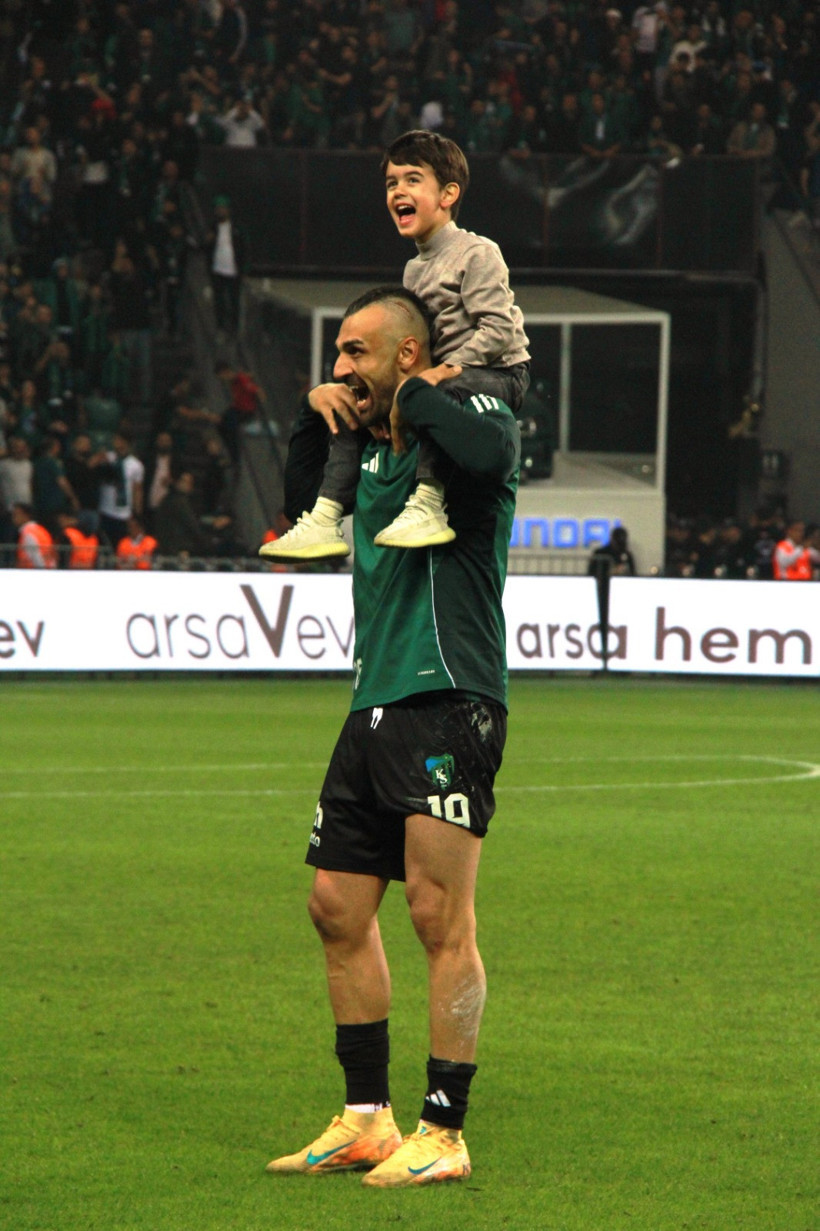 Serdar Dursun ve Dan Agyei Kongre Merkezi’ne geliyor - Resim : 1