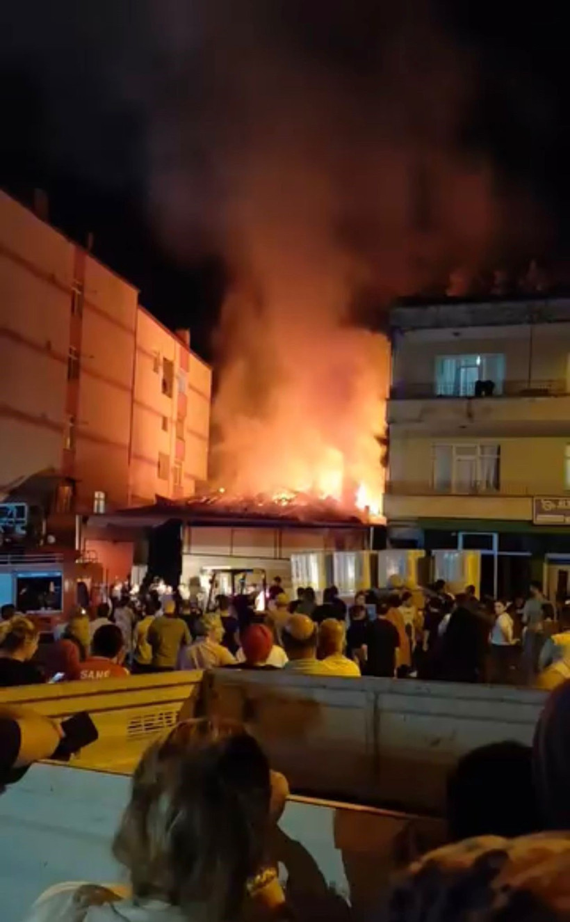 Depo alev alev yandı! - Resim : 1