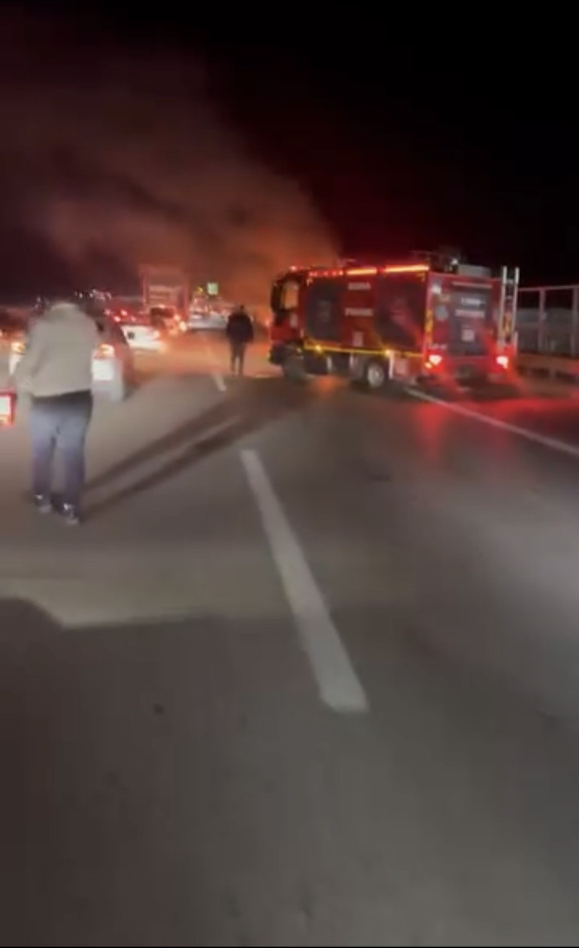 Seyir halindeki otomobil alev topuna döndü! - Resim : 2