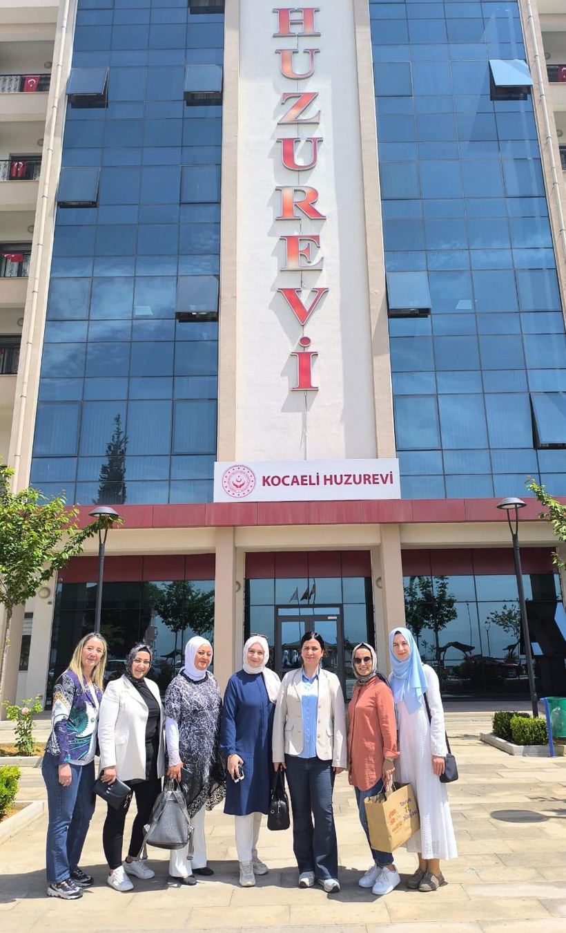 Büro Memur-Sen’den Kocaeli Huzurevi'ne Anneler Günü ziyareti - Resim : 1