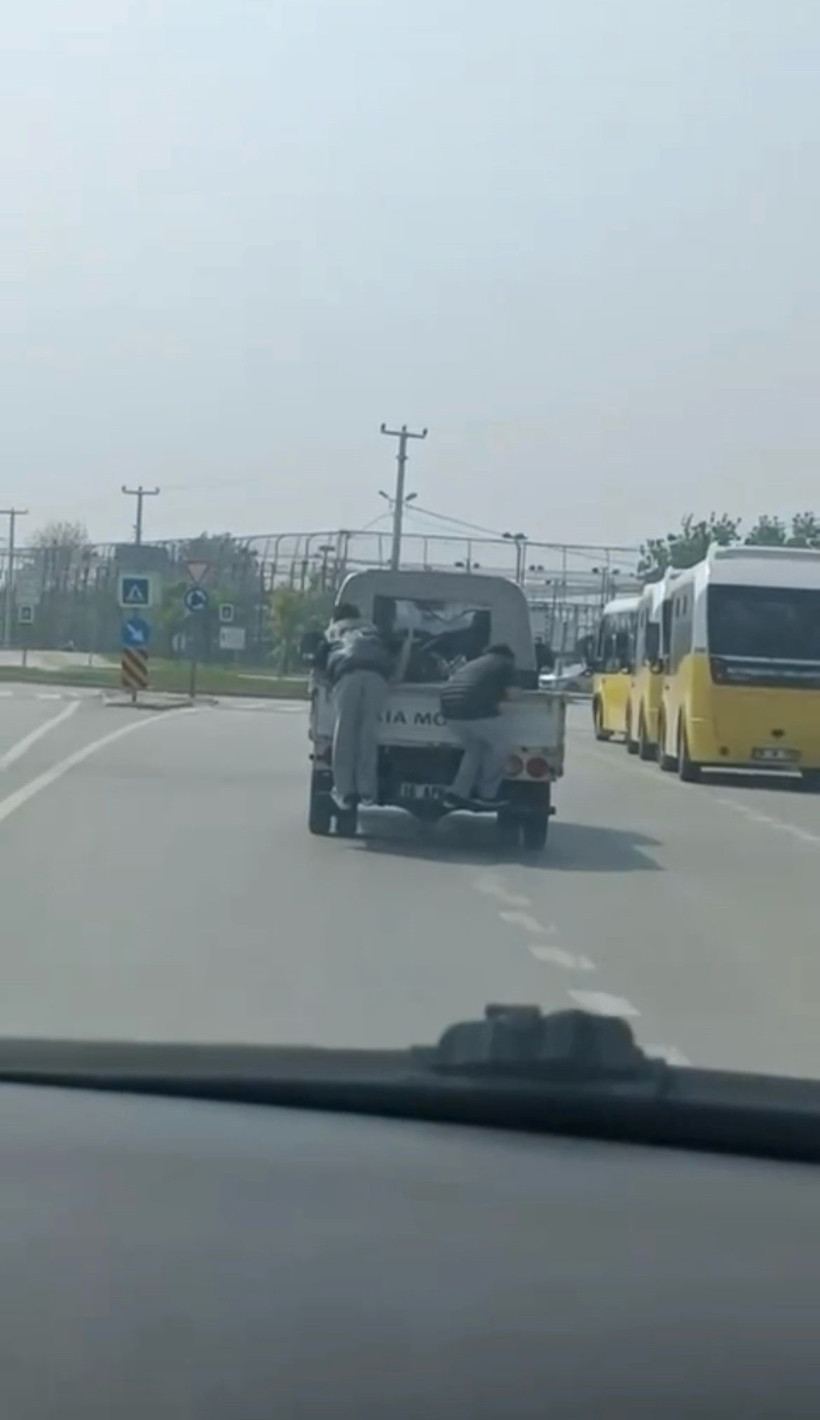 Tehlikeli anlar kameraya yansıdı - Resim : 2