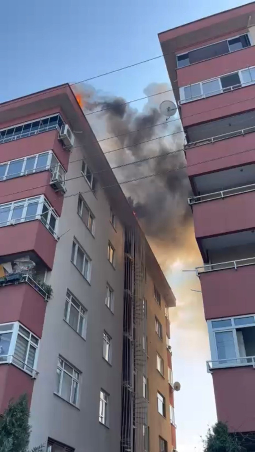Çatıda çıkan yangın paniğe sebep oldu! - Resim: 2