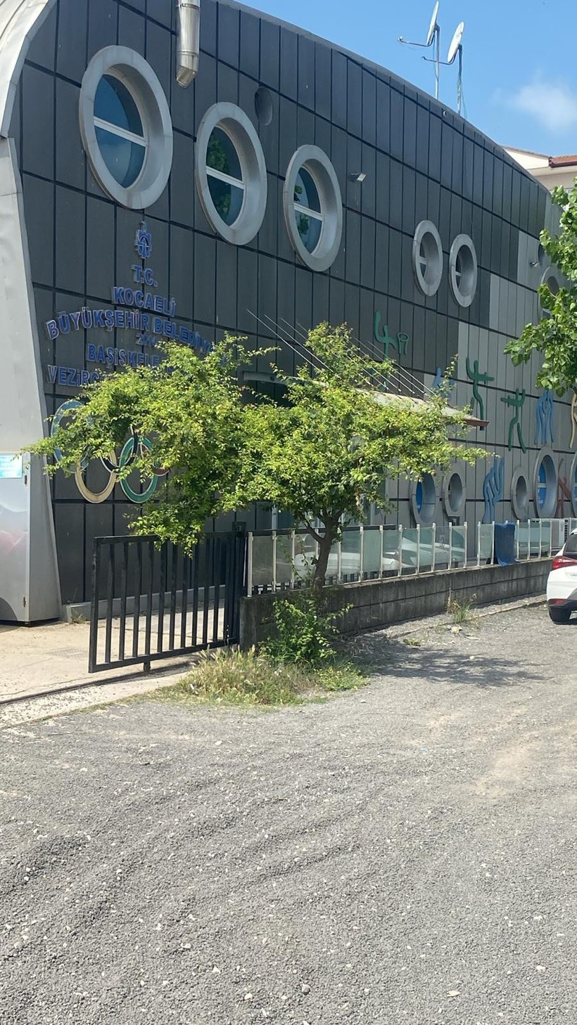 Vatandaşlar tepkili: “Çevrede asfalt olmayan tek sokak biz kaldık” - Resim : 1