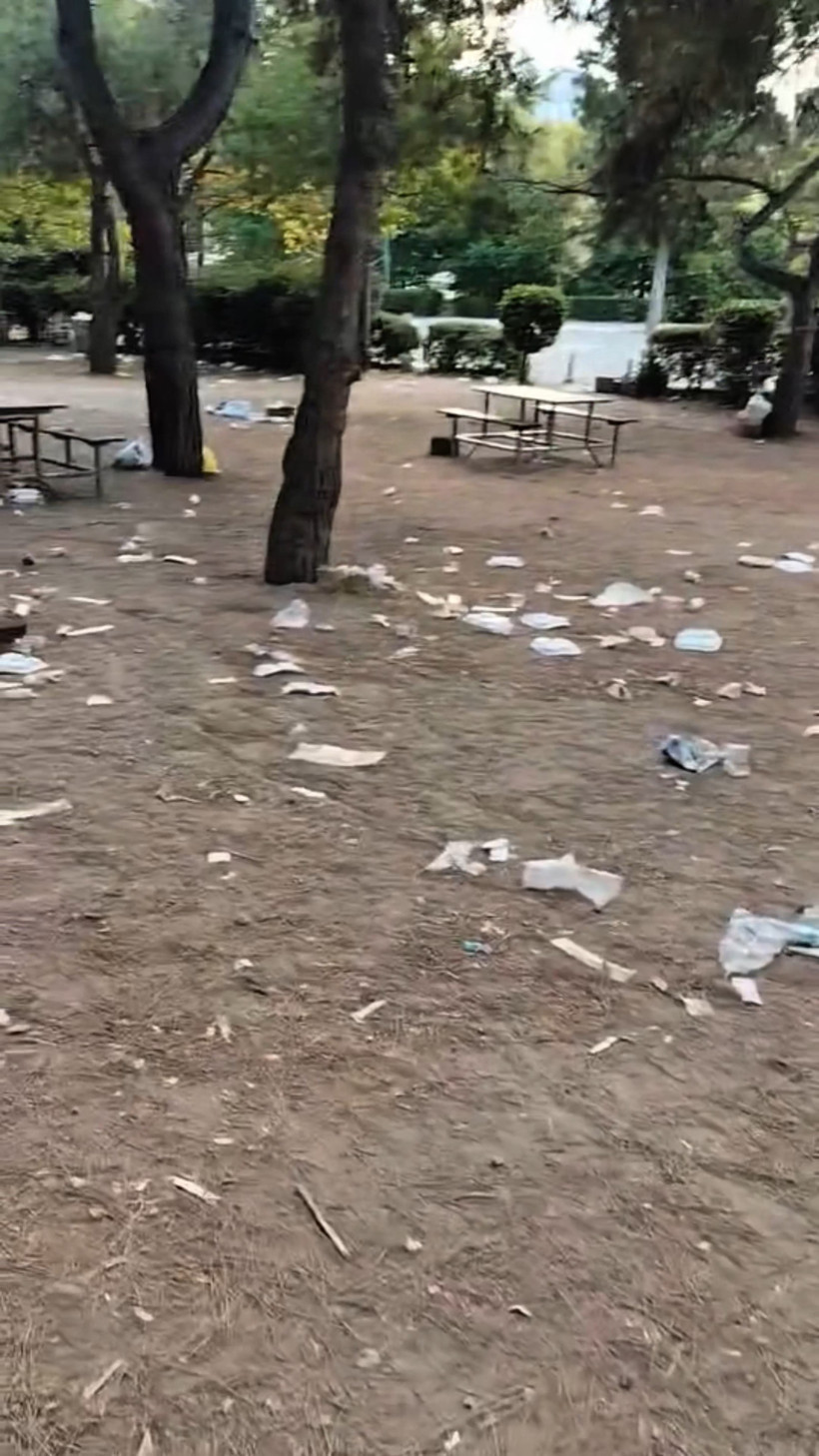 Tepki çeken davranış! Mesire alanında eğlendiler, çöpleri bırakıp gittiler! - Resim : 4