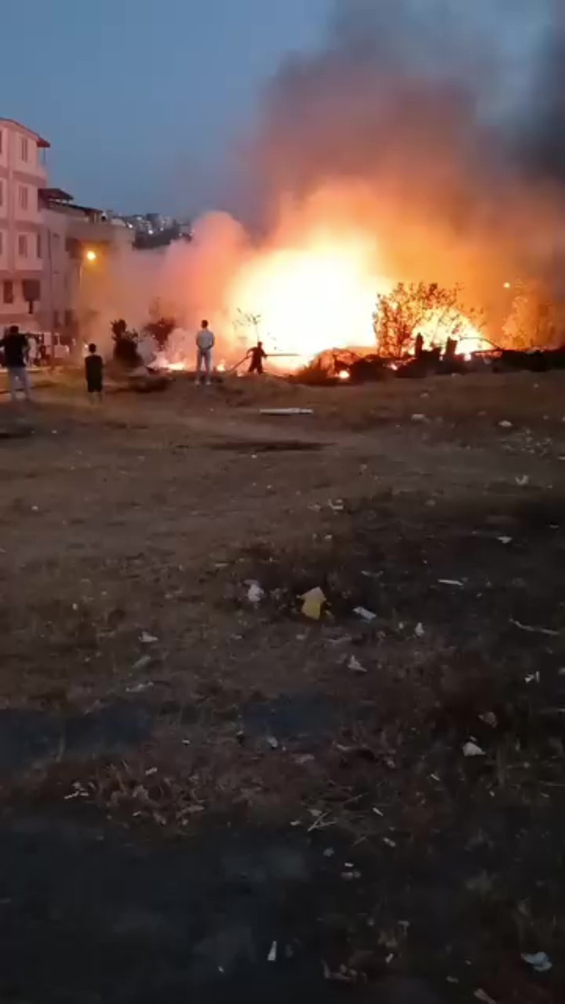 Kocaeli'de otluk arazide yangın çıktı! Ekipler müdahale etti - Resim : 2