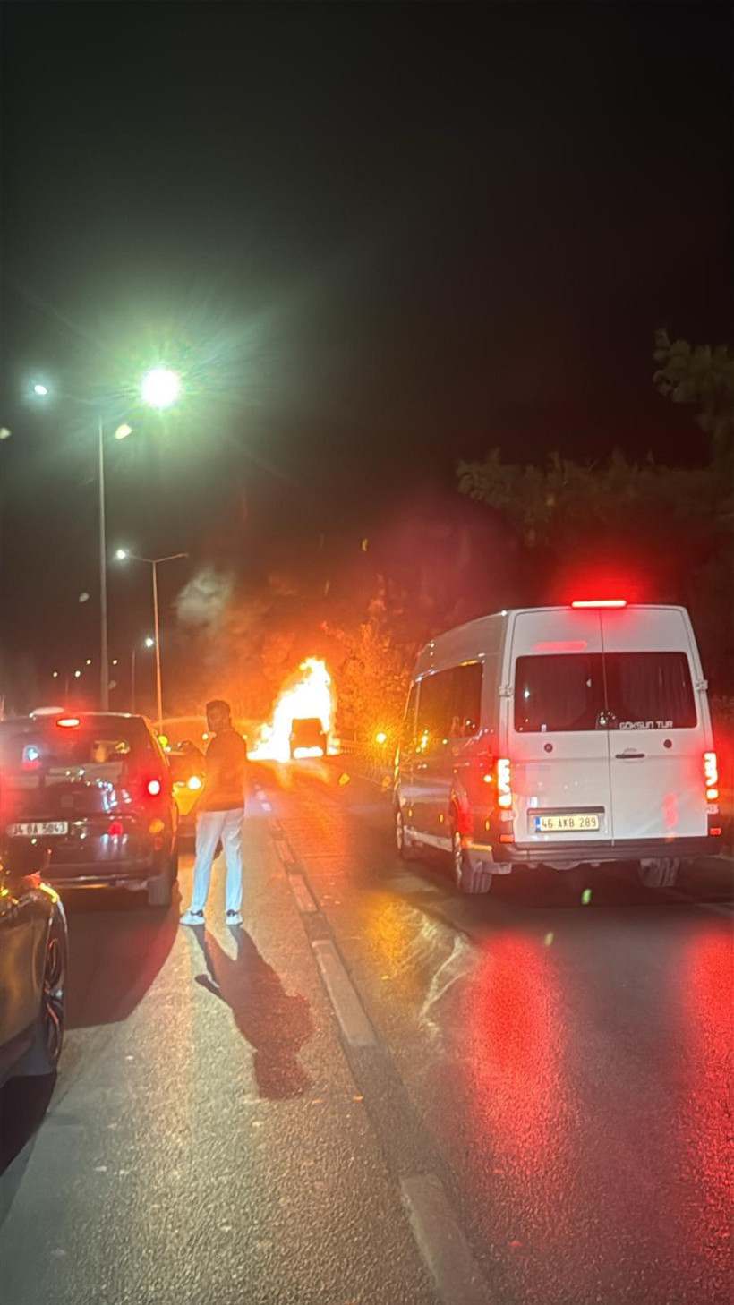 Seyir halindeki cip alev topuna döndü! - Resim : 1