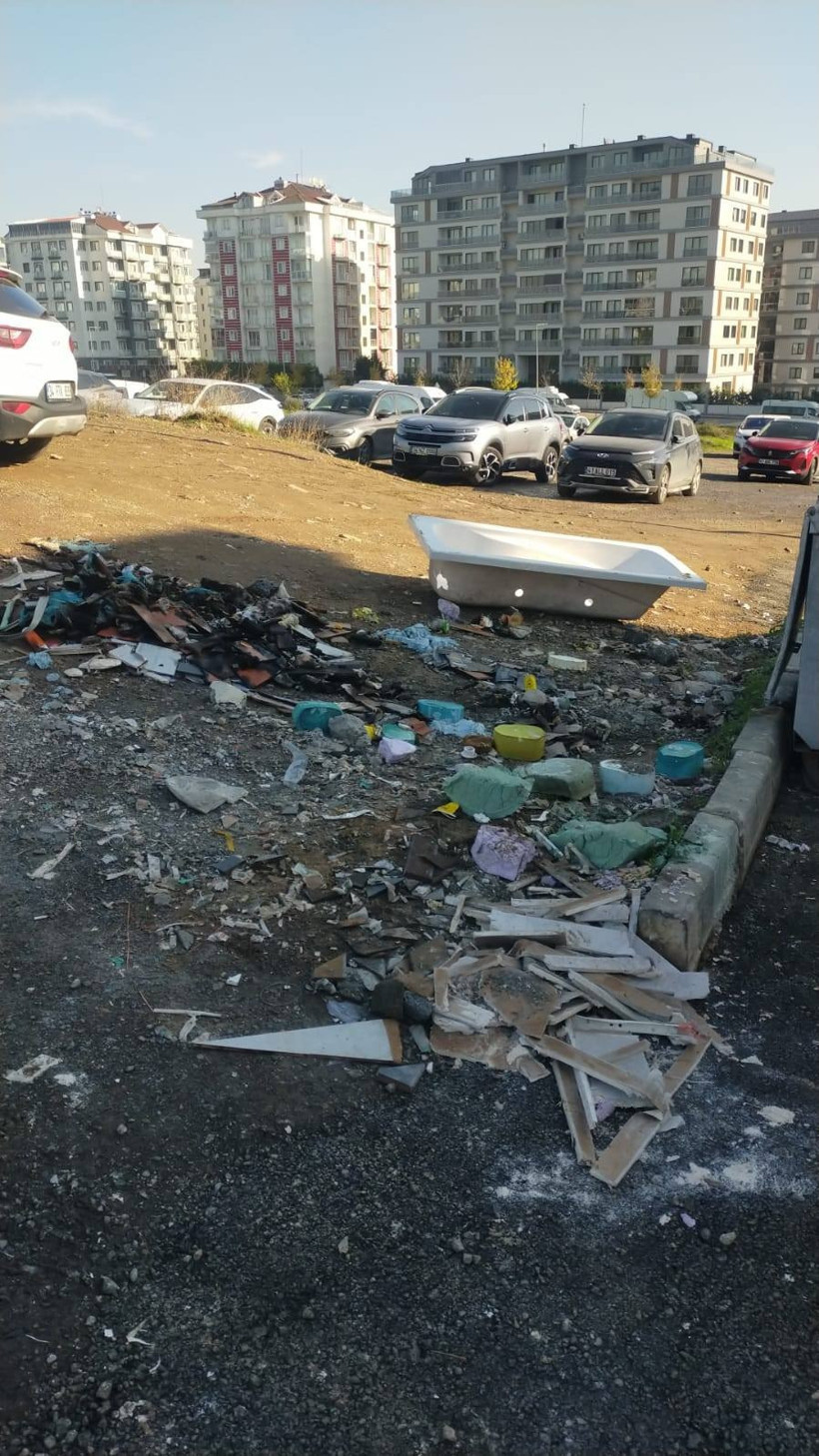 Diren Eroğlu Çayırova’da toplanmayan çöpleri paylaştı! “Yok böyle düzen” dedi - Resim : 1