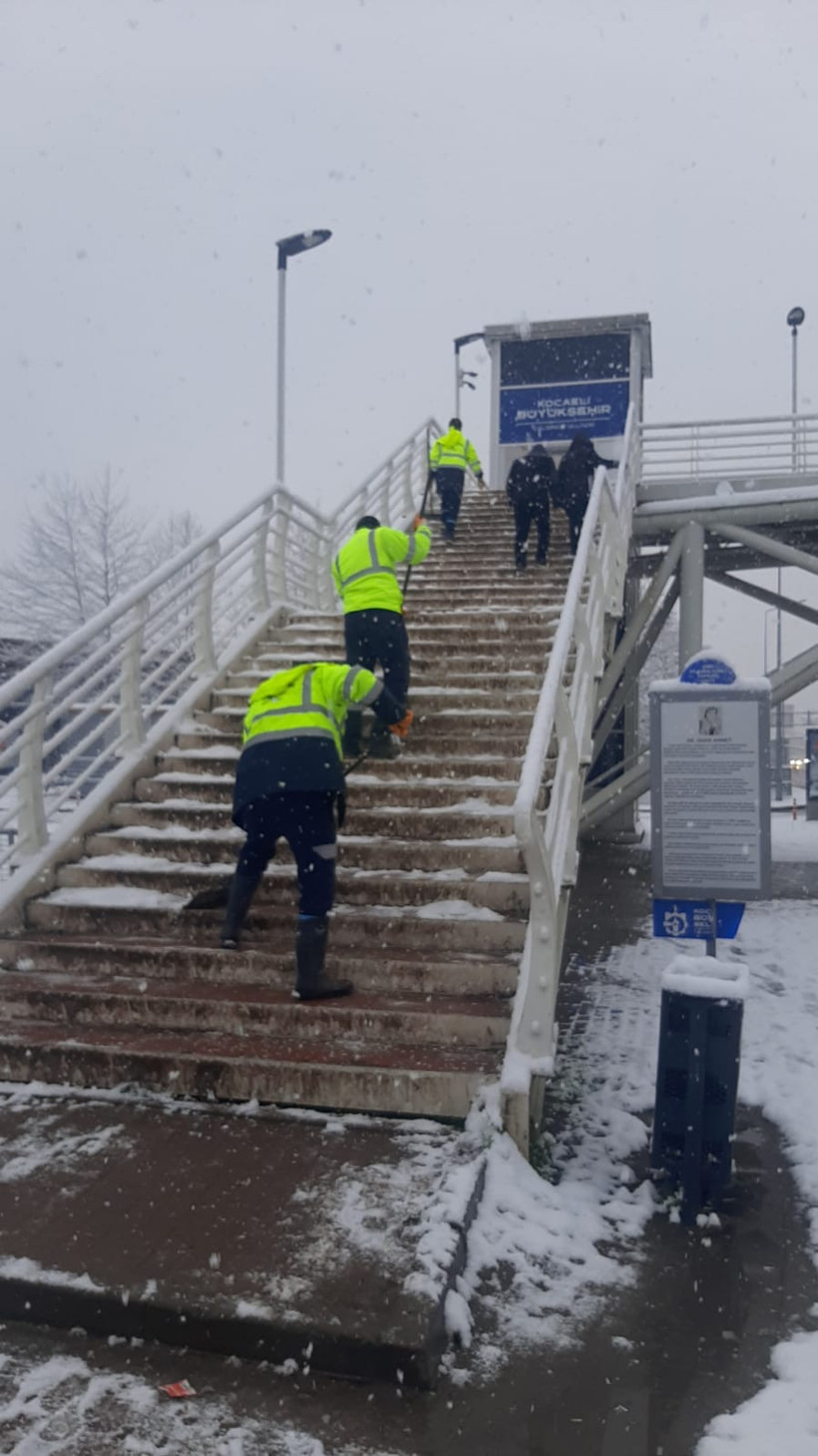 Büyükşehir ekipleri, yaya güvenliği için sahada - Resim : 2