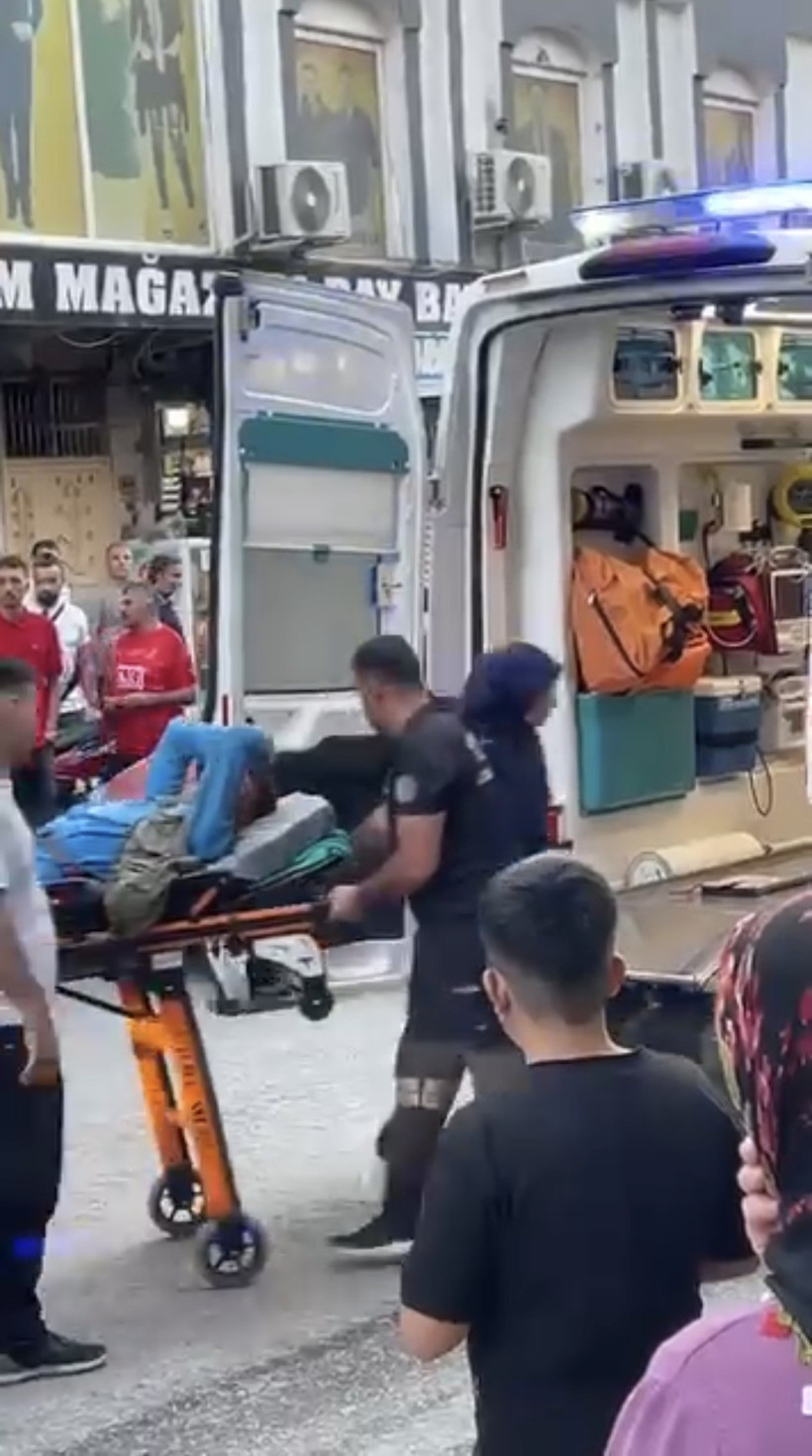 Bıçaklı kavgada seyyar satıcı yaralandı! - Resim : 1