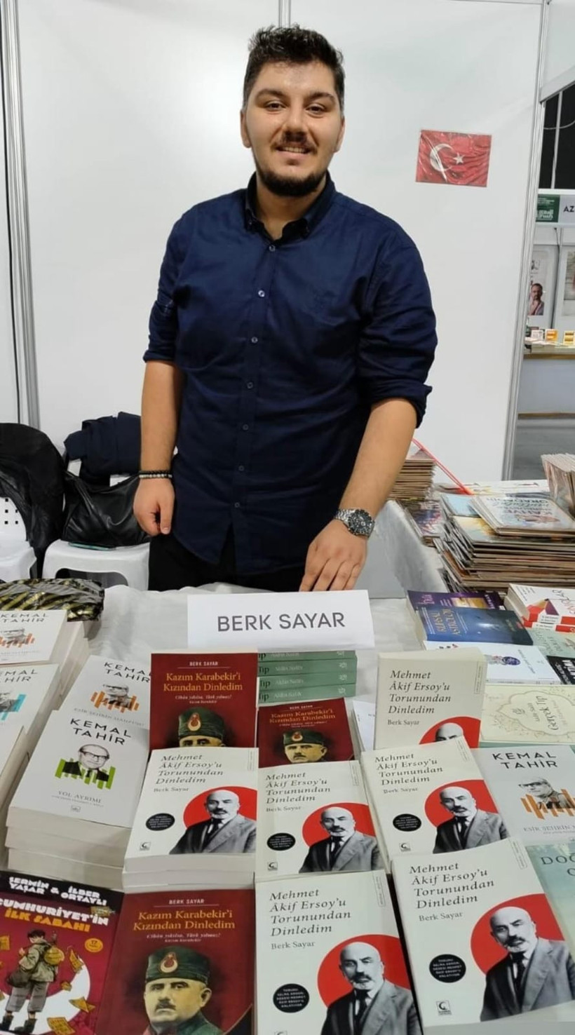 Berk Sayar Kitap Fuarı'nda okurlarıyla buluşuyor - Resim : 2