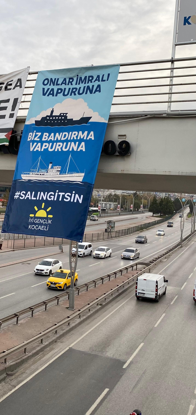 İYİ Gençlik Kocaeli'den pankartlı tepki: Onlar İmralı’ya, Biz Atatürk’ün Bandırma Vapuru’na! - Resim : 1