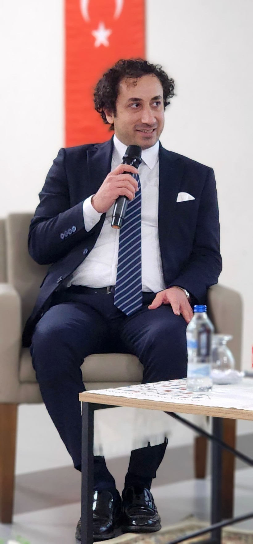 Anayasa Mahkemesi Üyesi Selahaddin Menteş, gençlerle buluştu - Resim : 1