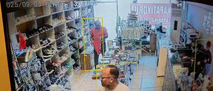 Müşteri gibi geldi hırsızlık yapıp çıktı! - Resim: 3