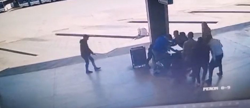 Otogarda rastgele ateş açan şahıs etkisiz hale getirilmişti... Dehşet anları kamerada! - Resim : 3