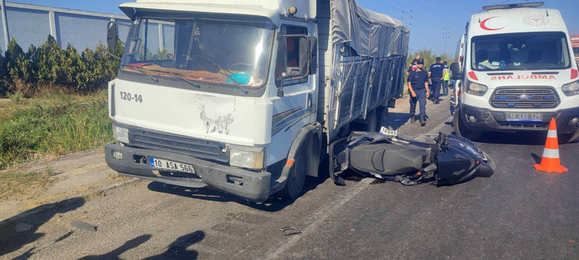 Kırmızı ışıkta feci kaza! - Resim : 1