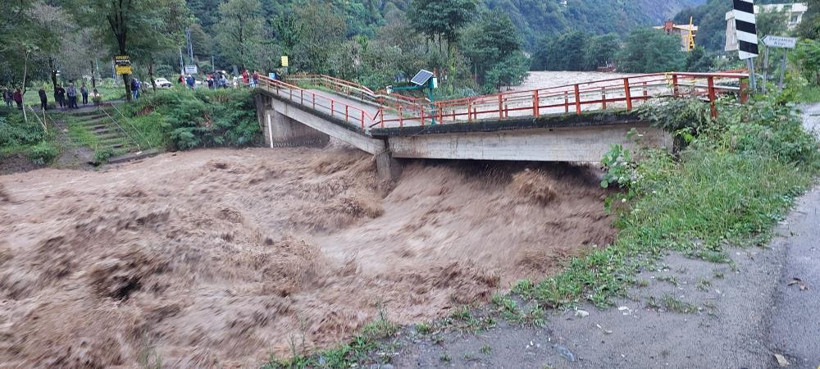 Dereler taştı, yollar kapandı: Karadeniz'i sel vurdu! - Resim : 3