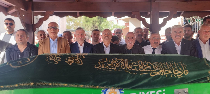 Yol kenarında cansız bedeni bulunmuştu; Semih Alkan son yolculuğuna uğurlandı! - Resim : 1