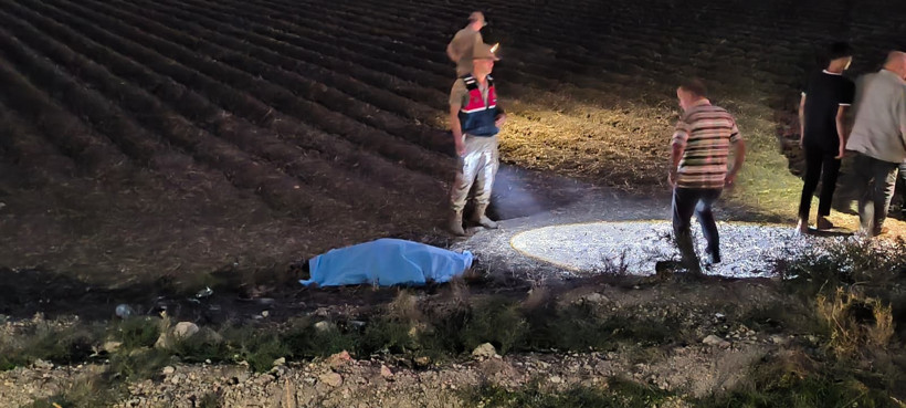 Lastiği patlayan otomobil tarlaya uçtu! - Resim : 2