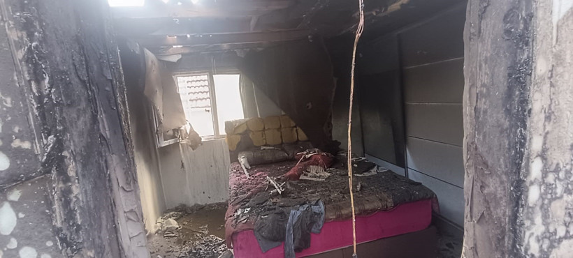 Alevlerin arasında kalan ev kullanılamaz hale geldi - Resim : 1