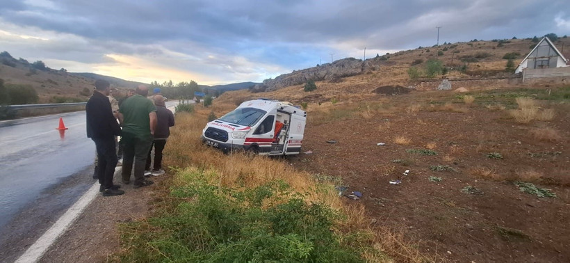 Hasta nakil ambulansı takla attı! - Resim: 1